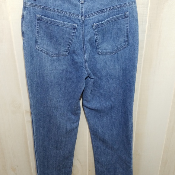 Amanda Jeans - Picture 3 of 3